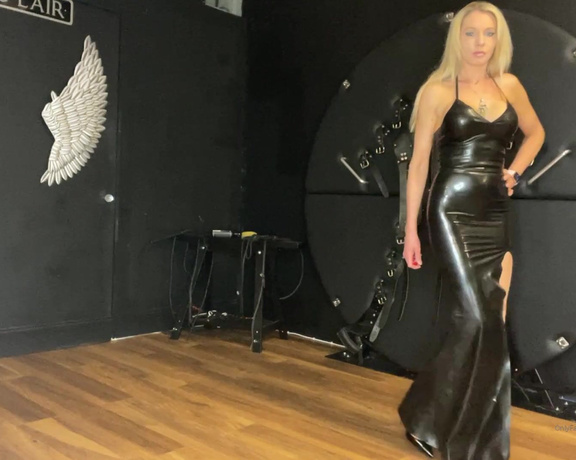 Lady Dark Angel aka Ladydarkangeluk Onlyfans - Who loves