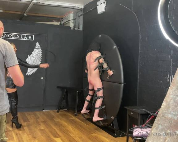 Lady Dark Angel aka Ladydarkangeluk Onlyfans - Whips Behind the scenes @frankiebabexxx @tramplingforfun @oubliettefilms