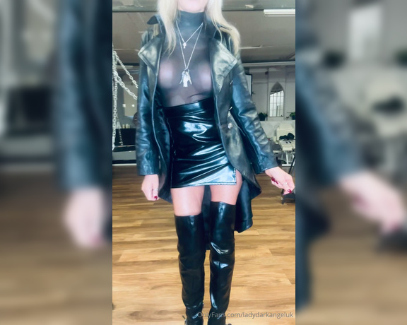 Lady Dark Angel aka Ladydarkangeluk Onlyfans - Who likes the look