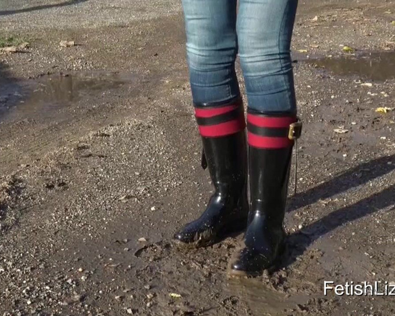 Fetish Liza aka fetishliza OnlyFans - Getting my rubber boots very muddy during my walk and somebody has to clean them