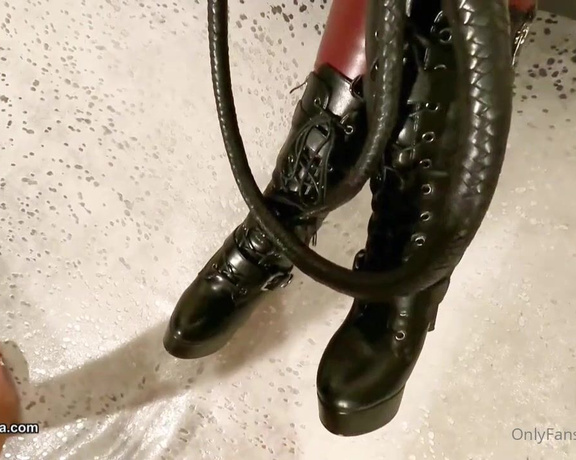 Fetish Liza aka fetishliza OnlyFans - Whilst I relax, you will lick my ankle boots and leather gloves Up close and personal, filmed