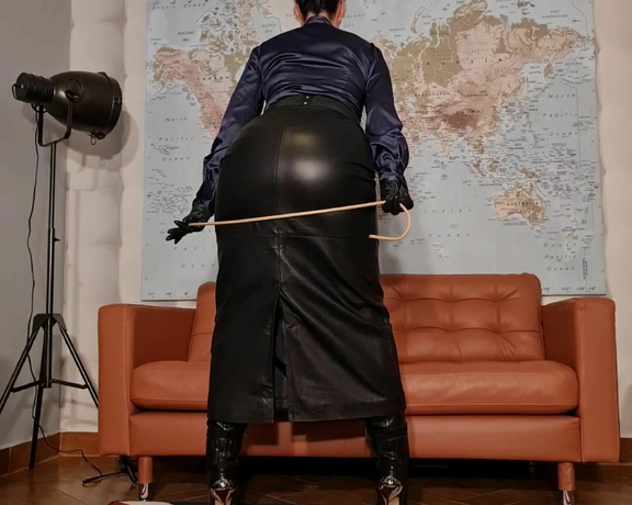 Fetish Liza aka fetishliza OnlyFans - Your leatherclad Governess requires a stiff and eager tongue Do it properly, my cane is ready