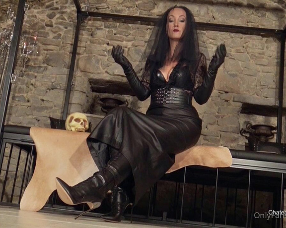 Fetish Liza aka fetishliza OnlyFans - Surprise video for my smokingleathergloves fans! Swipe to see the video! Black Widow Smoking You are