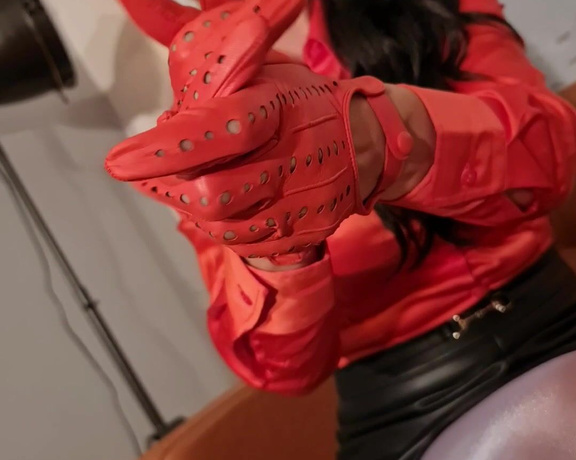 Fetish Liza aka fetishliza OnlyFans - Glove lovers, you are in for a treat You get to worship these stunning, deluxe leather