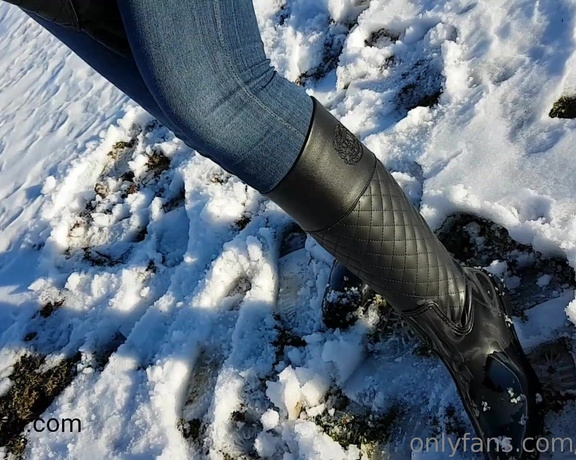 Fetish Liza aka fetishliza OnlyFans - Snowy, muddy boots #ridingboots #rubberboots #bootdomination clip