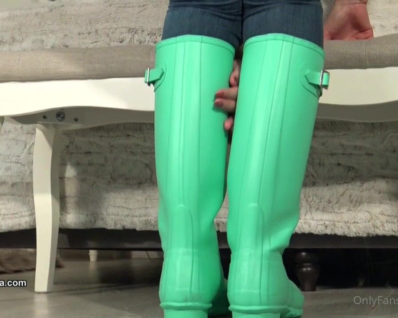 Fetish Liza aka fetishliza OnlyFans - A Hunter boots JOI exclusive video Only my fans get to enjoy this rubber boots wank
