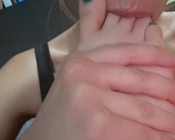 Nirvy aka nirvy OnlyFans - I would love to share my wet foot with you
