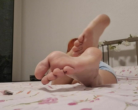 Nirvy aka nirvy OnlyFans - Who wants to licks my feet while I read volunteers