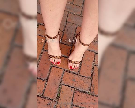 Victoria Feet aka toryfeet OnlyFans - Walking  Waiting for You