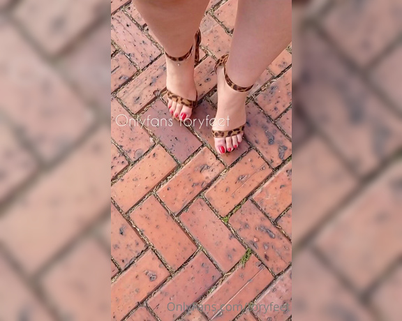 Victoria Feet aka toryfeet OnlyFans - Walking  Waiting for You