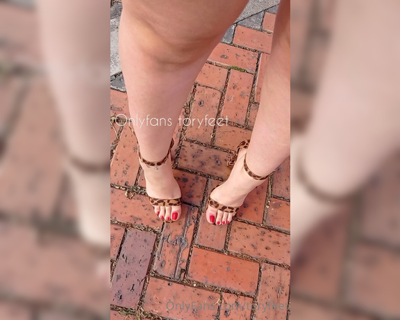 Victoria Feet aka toryfeet OnlyFans - Walking  Waiting for You