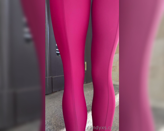 CandyXS aka candyxs OnlyFans - Zum Glck sieht man meinen Tanga auch nur ganz dezent durch die Leggings