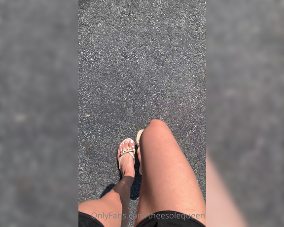 Theesolequeen aka theesolequeen OnlyFans - Casual afternoon of perfection