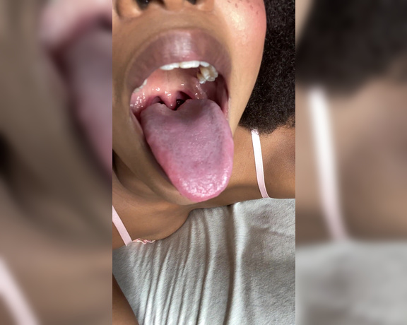 Charming Foxxy aka charmingfoxxy OnlyFans - Quick Vore Observation View Vore)