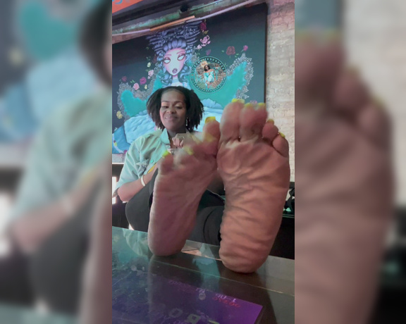 QueenSizeSexyFeet - QueenSizeSexyFeet - Too Many Drinks Nightclub Wrinkled Soles Joi (Сlips4sale)