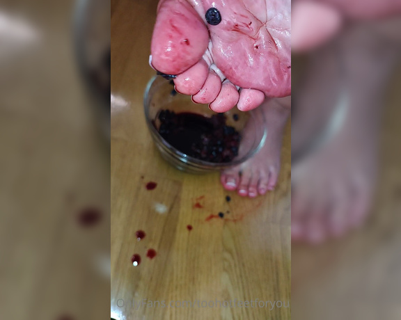 2hotfeet4you aka toohotfeetforyou OnlyFans - Today she was in the mood to make a smoothy and of course it was made