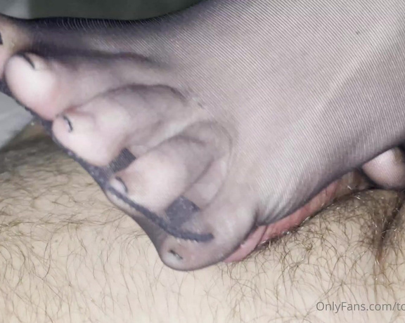 2hotfeet4you aka toohotfeetforyou OnlyFans - Seamed stockings footjob & cum in Not much to add to the headline here, these