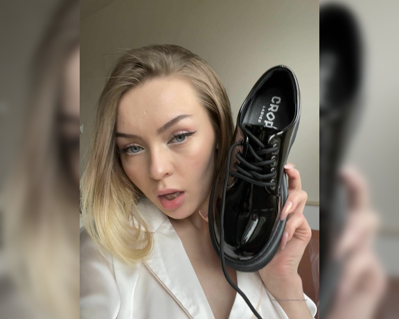 Evans Feet aka evans_feet OnlyFans - My new shoes Do you want to see a video in them