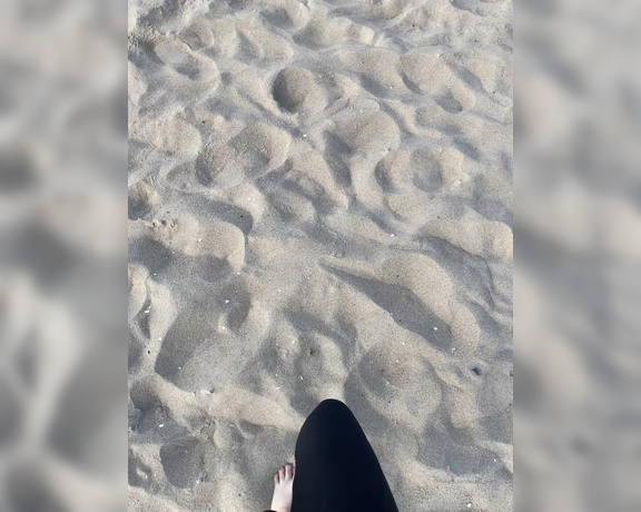 Evans Feet aka evans_feet OnlyFans - I love when my legs are caressed by soft, hot sand, and then you lick