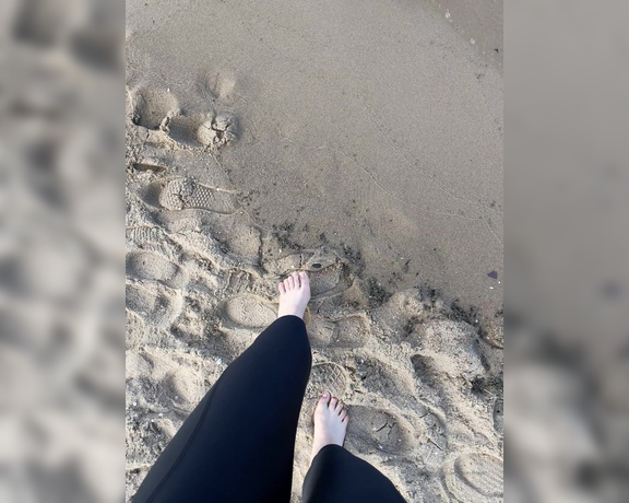 Evans Feet aka evans_feet OnlyFans - I love when my legs are caressed by soft, hot sand, and then you lick