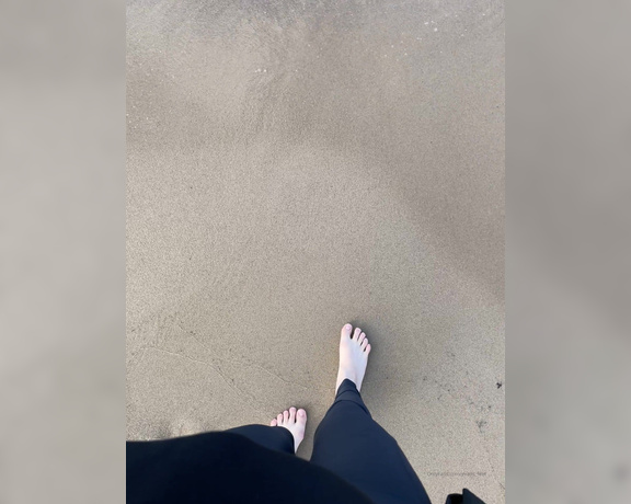 Evans Feet aka evans_feet OnlyFans - I love when my legs are caressed by soft, hot sand, and then you lick