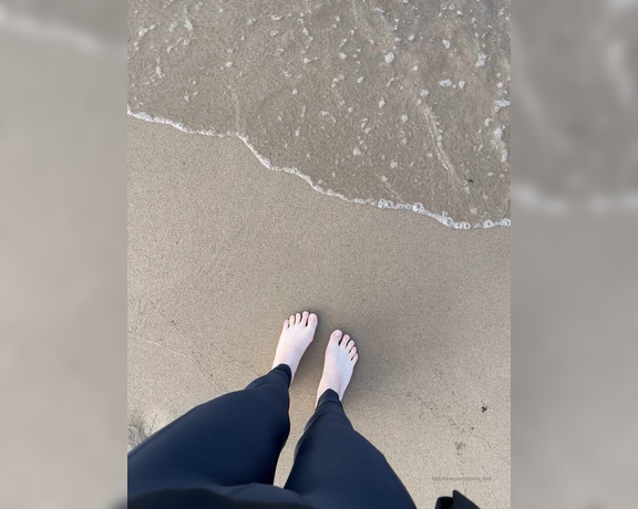 Evans Feet aka evans_feet OnlyFans - I love when my legs are caressed by soft, hot sand, and then you lick