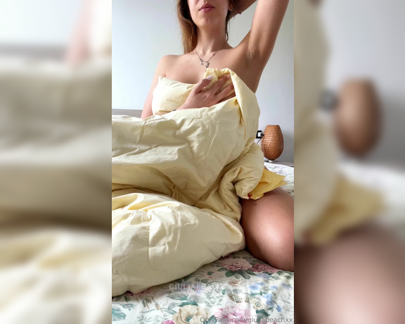 Giulia Peach aka giuliapeachxx OnlyFans - Lazy day