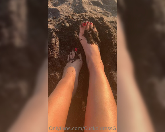 CuckoldressG aka cuckoldressg OnlyFans - Can’t wait for summer to be here and go on many slutty trips!