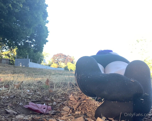 Jupiter Domina aka jupiterdomina OnlyFans - Just layin in the park