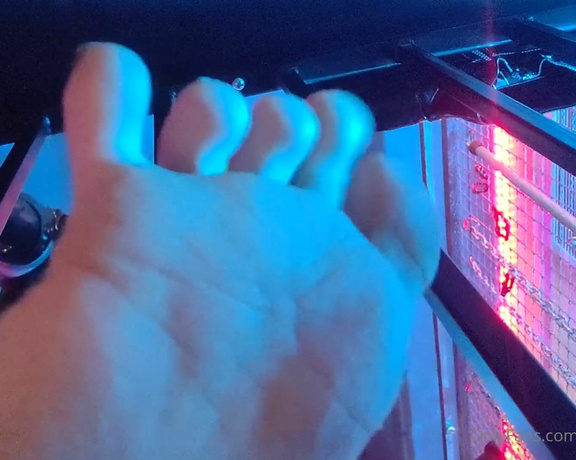 Jupiter Domina aka jupiterdomina OnlyFans - Caged foot boy