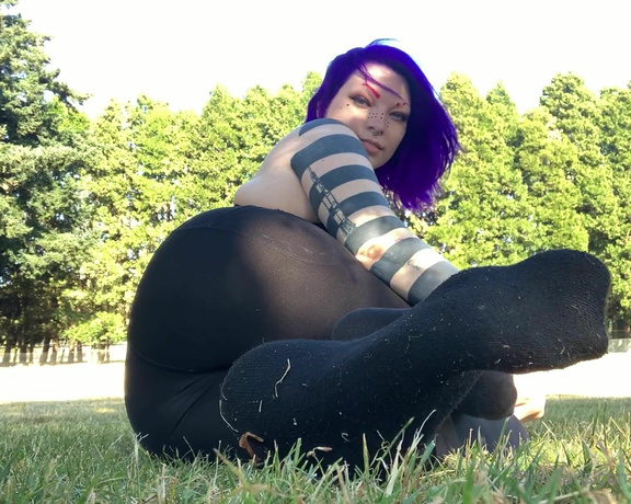 Jupiter Domina aka jupiterdomina OnlyFans - Stretching in the park! soooo many people stared at me, it was very obvious what