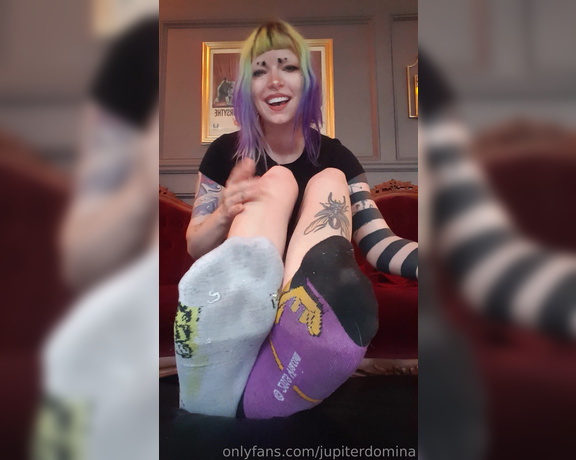 Jupiter Domina aka jupiterdomina OnlyFans - Quick little tour of my space, and my very) stinky feet before a worship session!