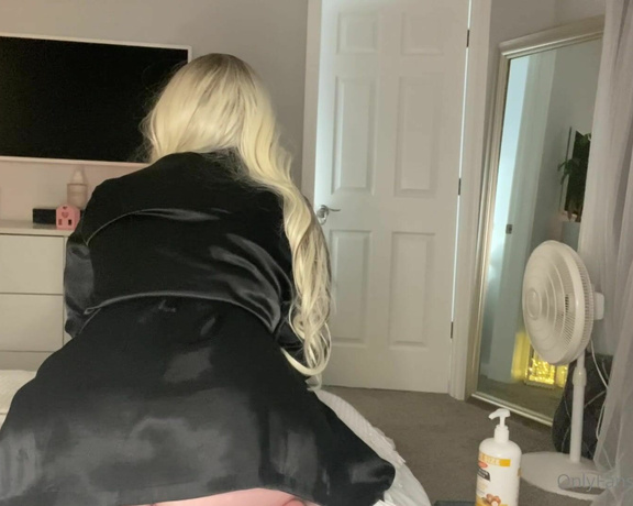 Miss Cassi aka misscassi OnlyFans - Giving you a massage