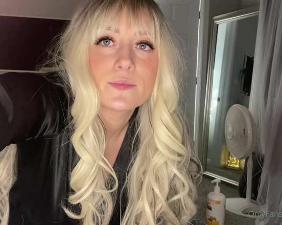 Miss Cassi aka misscassi OnlyFans - Giving you a massage