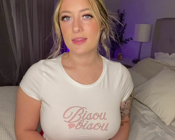 Miss Cassi aka misscassi OnlyFans - National Kissing Day