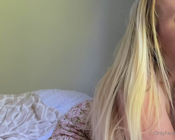 Miss Cassi aka misscassi OnlyFans - Meditation ASMR Happy Friday!