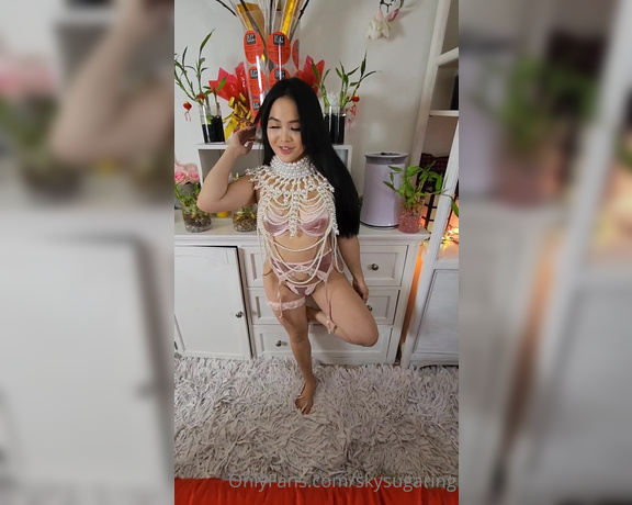 Skysugaring aka skysugaring OnlyFans - Behind the scenes  collaboration With the amateur, shy, cute & tight @babyybree 4feet 8inches