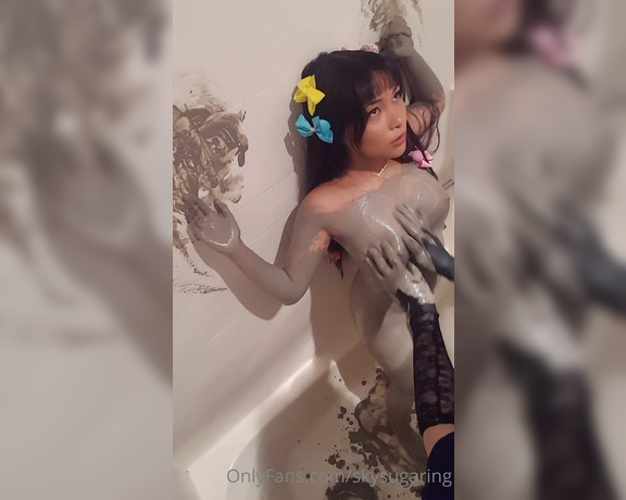 Skysugaring aka skysugaring OnlyFans - Body MUD treatment My HOT little Asian Sister @bunnyxbear