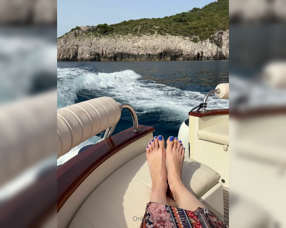 Gorgeous Long Toes aka gorgeouslongtoes OnlyFans - What’s more Blue… My toes, the water, or the Blue Grotto itself