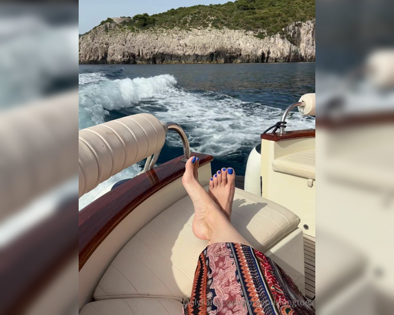 Gorgeous Long Toes aka gorgeouslongtoes OnlyFans - What’s more Blue… My toes, the water, or the Blue Grotto itself