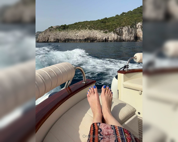 Gorgeous Long Toes aka gorgeouslongtoes OnlyFans - What’s more Blue… My toes, the water, or the Blue Grotto itself