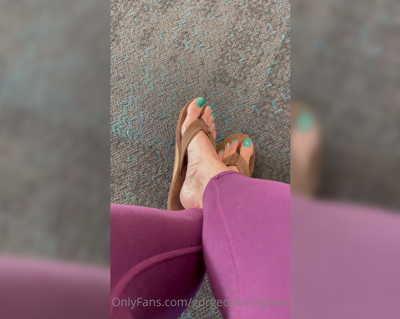 Gorgeous Long Toes aka gorgeouslongtoes OnlyFans - Seen at an airport near you
