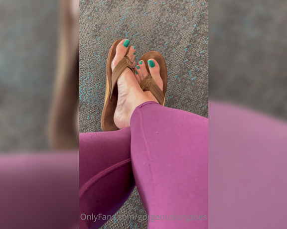 Gorgeous Long Toes aka gorgeouslongtoes OnlyFans - Seen at an airport near you