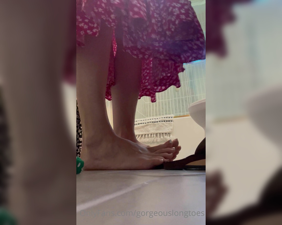 Gorgeous Long Toes aka gorgeouslongtoes OnlyFans - Humpday POV You’re a tiny on my bathroom floor, peeking while I get ready for