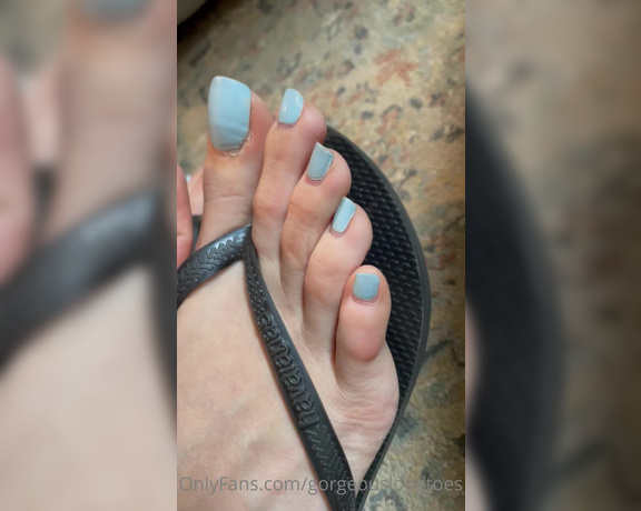 Gorgeous Long Toes aka gorgeouslongtoes OnlyFans - TGIF The Goddess is Filming This is the longest my nails have ever been