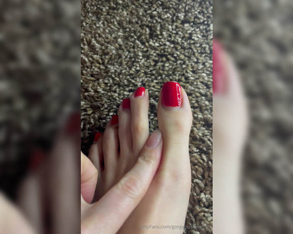 Gorgeous Long Toes aka gorgeouslongtoes OnlyFans - 113 on 113 Happy weekend everyone Do you prefer my feet a little imperfect smelly,