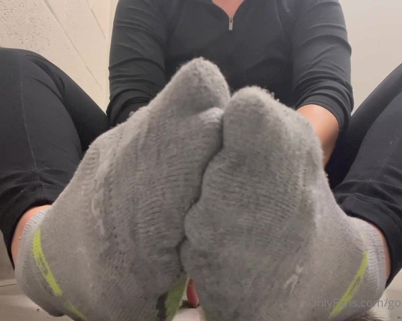 Gorgeous Long Toes aka gorgeouslongtoes OnlyFans - #TBT Throwback Toes! My socks have been highly requested lately, so enjoy this video from