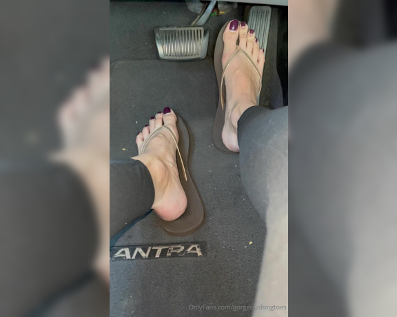 Gorgeous Long Toes aka gorgeouslongtoes OnlyFans - I am on my way to have some dinner and watch football, and I’m thinking about