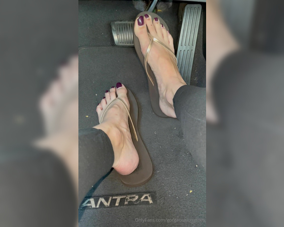 Gorgeous Long Toes aka gorgeouslongtoes OnlyFans - I am on my way to have some dinner and watch football, and I’m thinking about