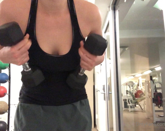 Hannah Hunt aka horny_hippie_ OnlyFans - Teasing and flashing at the gym